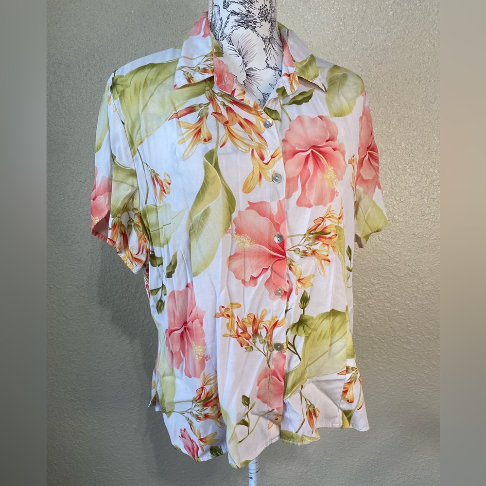 Kaua’iana women’s short sleeve‎ Hawaiian button down